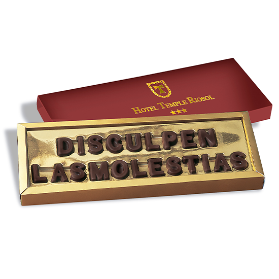 Caja con 21 letras de chocolate